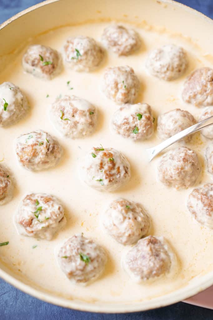 Meatballs in creamy sauce with parsley