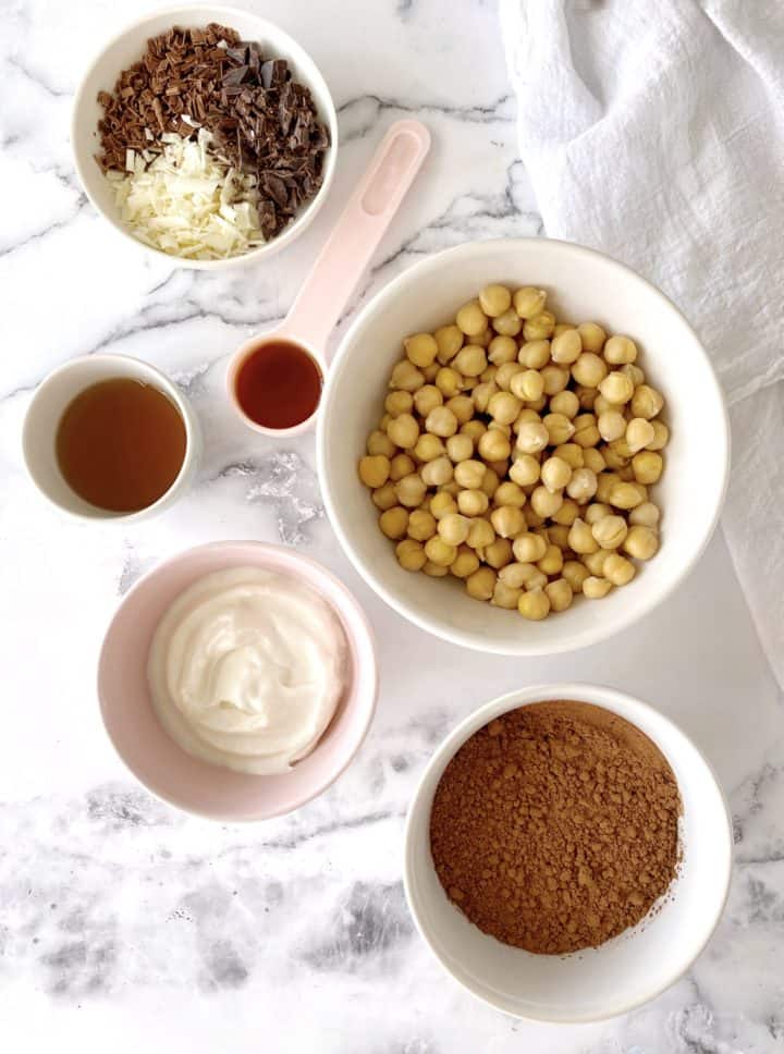 ingrediens for chocolate hummus 