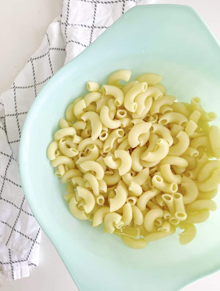 cooked pasta in a strainer 