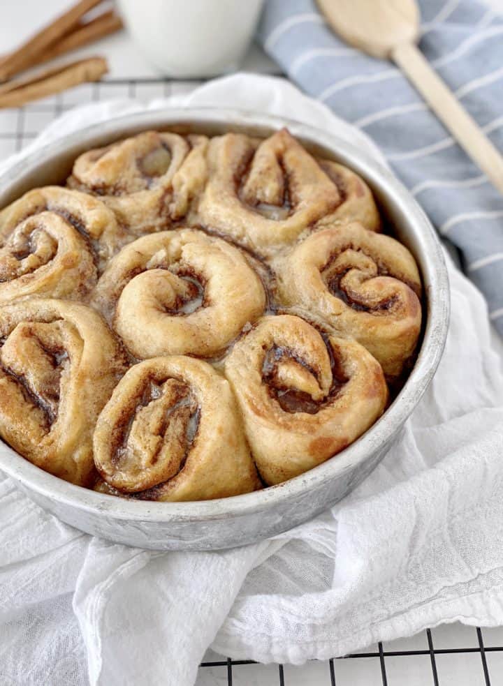 cinnamon rolls bare with no icing 