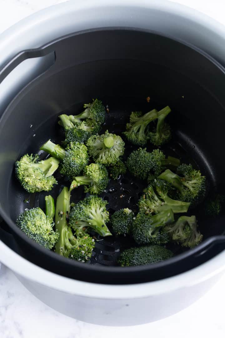 broccoli in black air fryer 