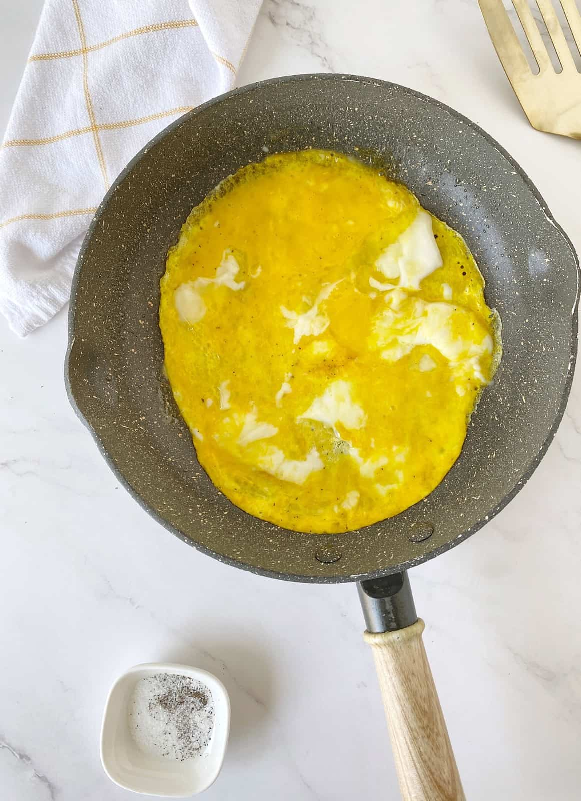 pan of eggs 