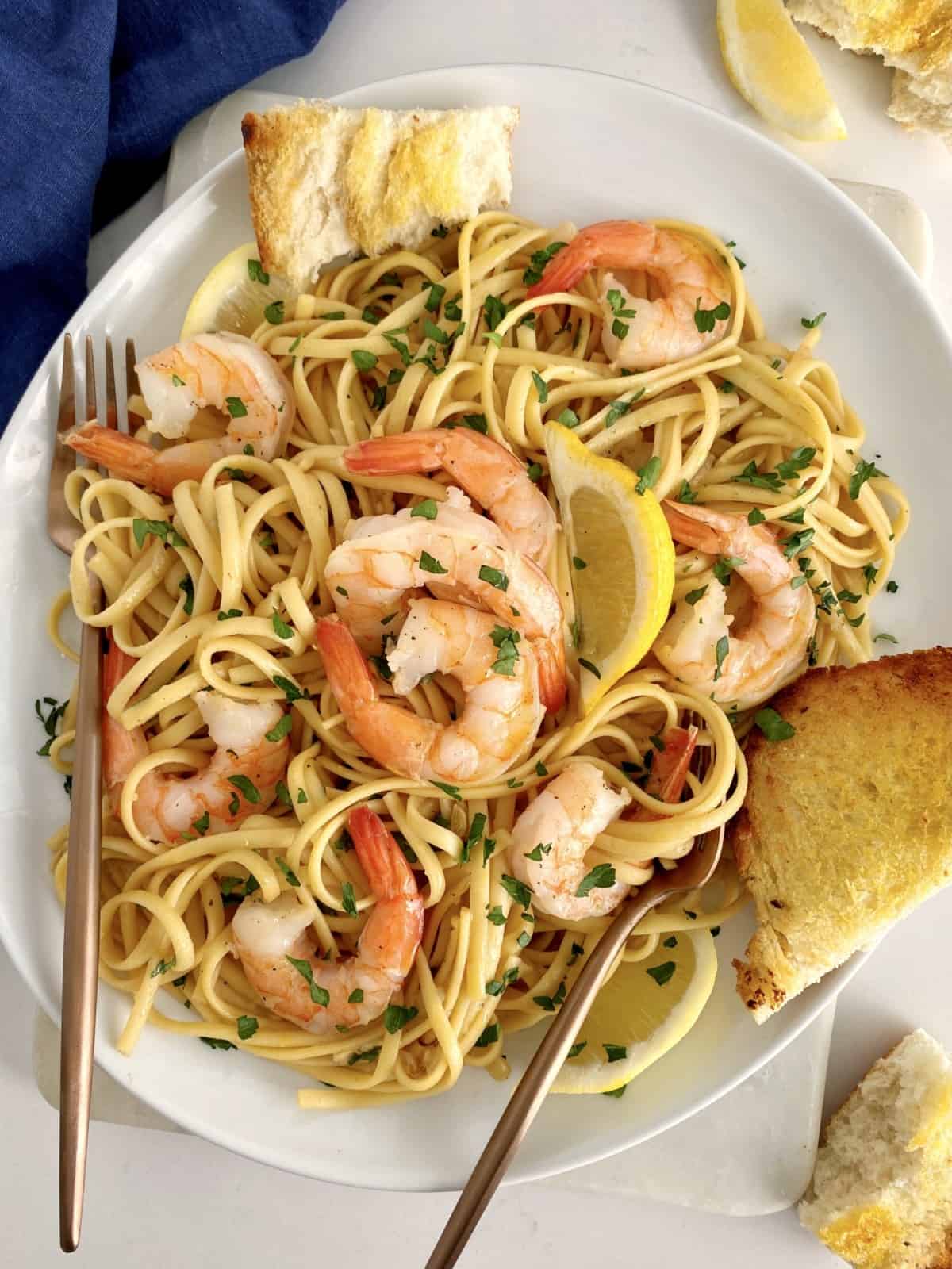 plate of shrimp scampi with toast