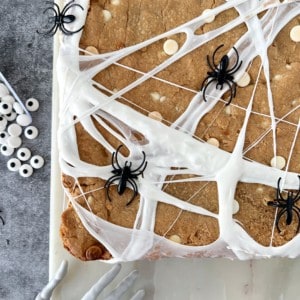 cob web halloween snack with white marshmallow