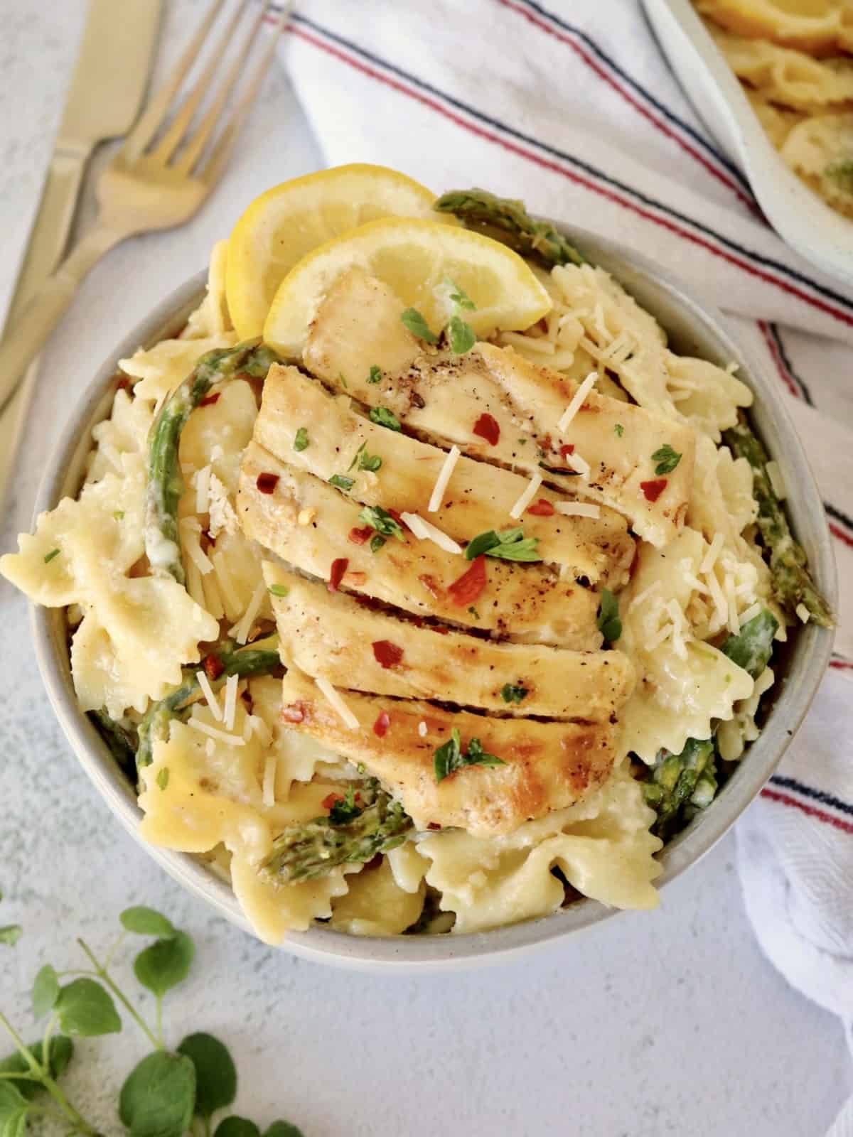pasta with chicken and asparagus 
