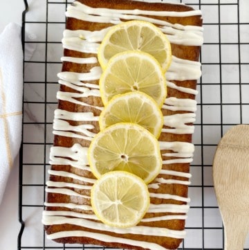 lemon cake with glaze and lemon slices on top