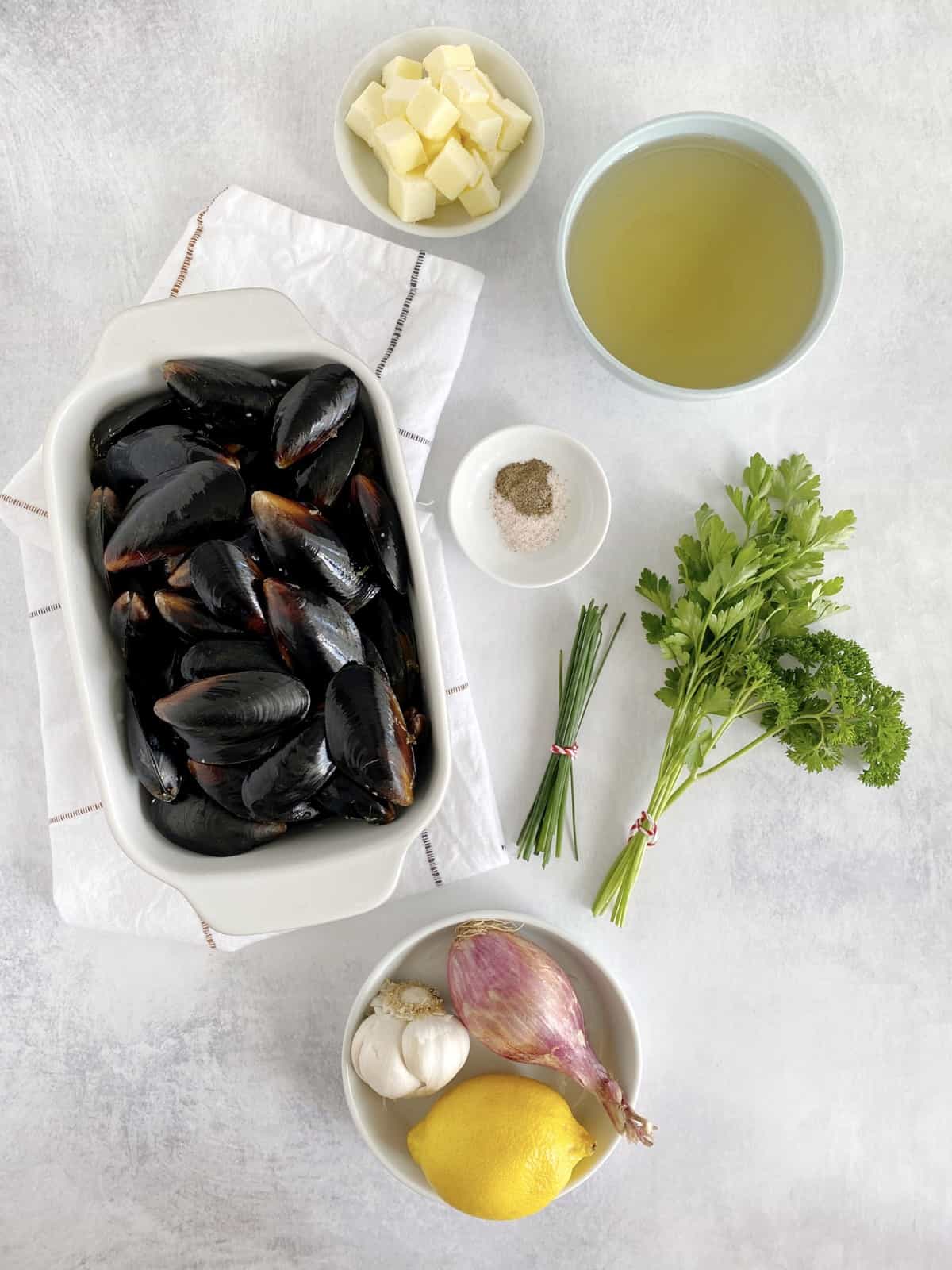 mussels with butter garlic and wine ingredients 