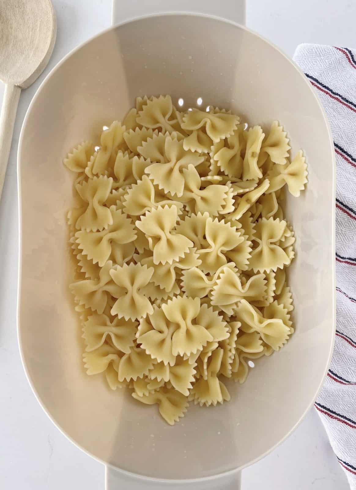 bow tie cooked pasta in a strainer 