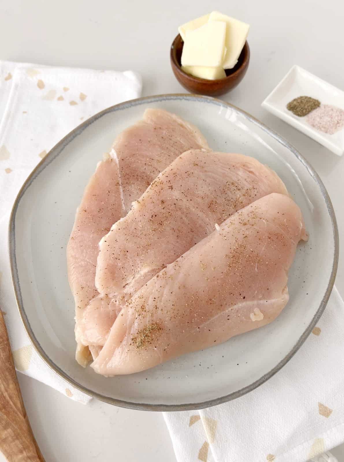 chicken breast with black pepper and salt 