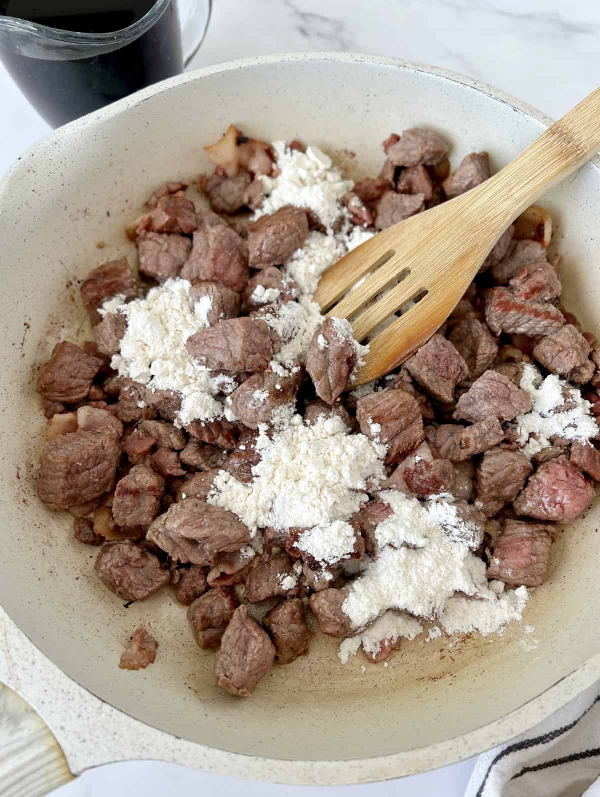 pan with beef and flour 