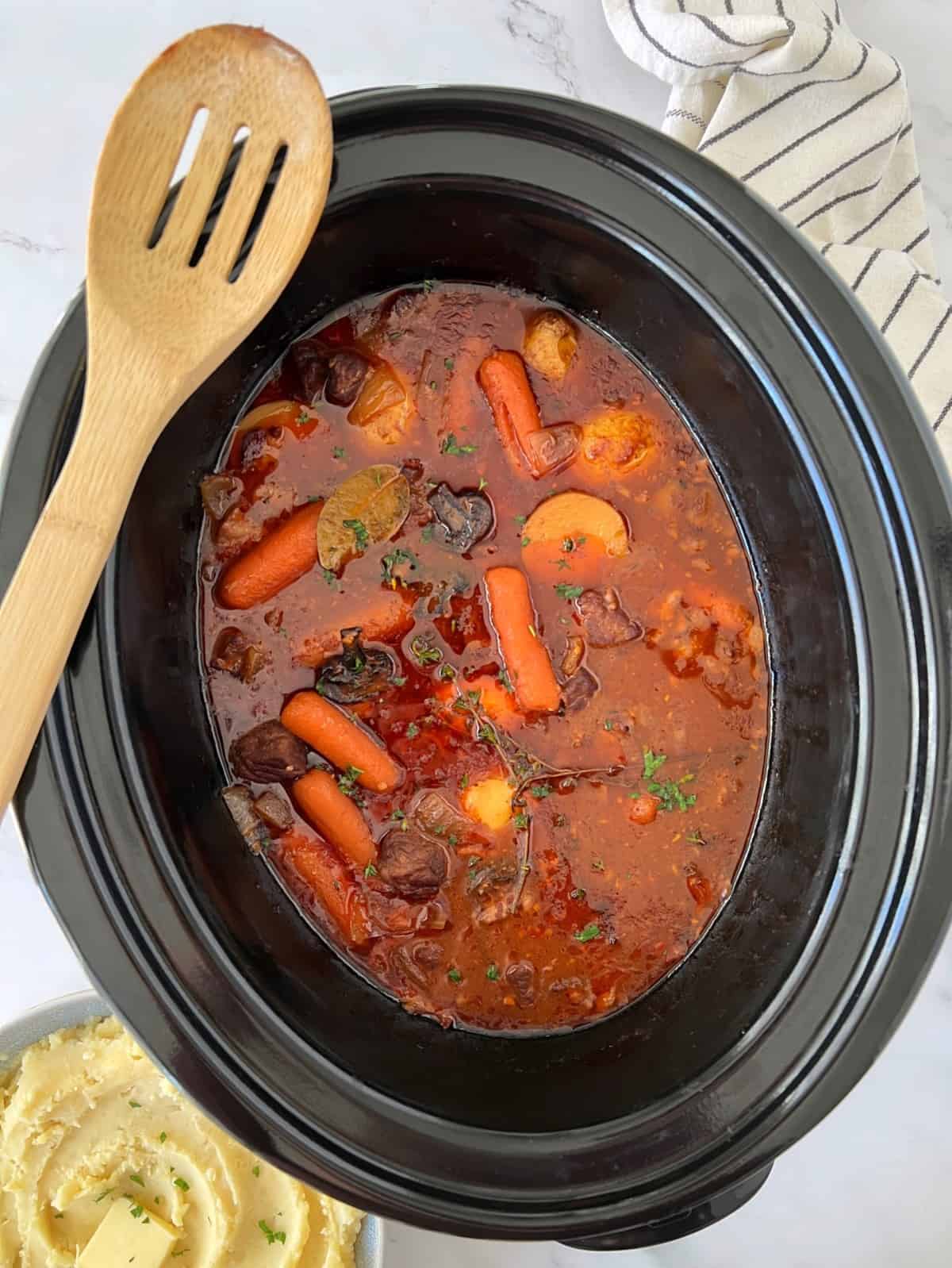 tomato beef inside a slow cooker 