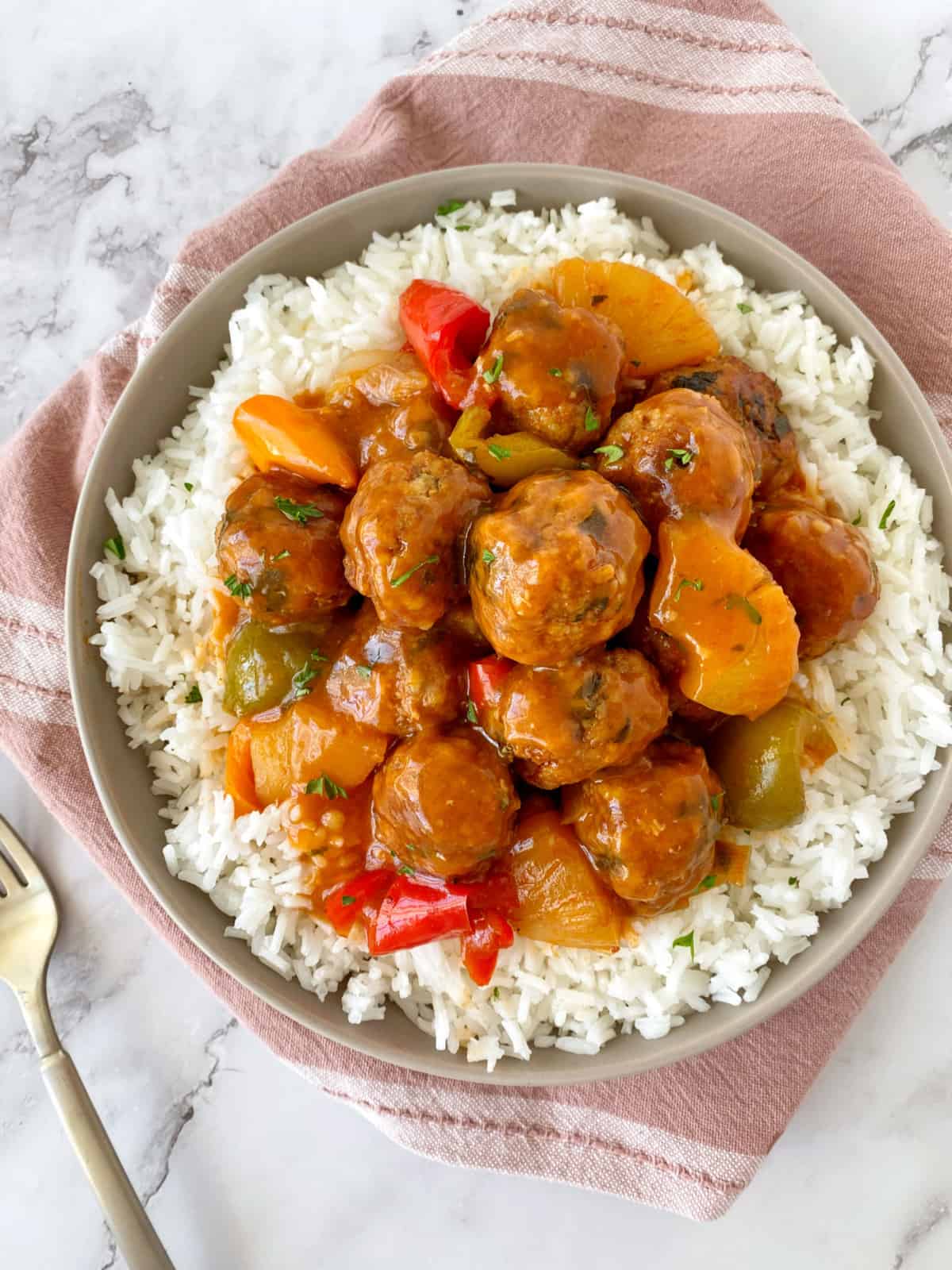 plate of meatballs and rice