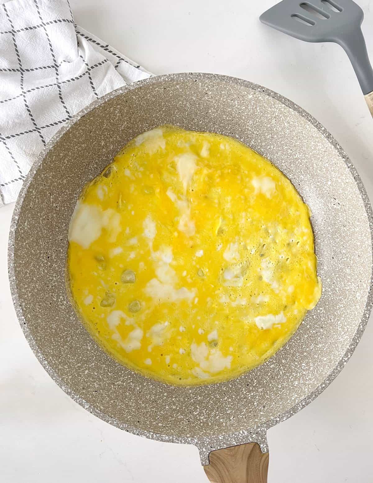 pan with scrambled egg 