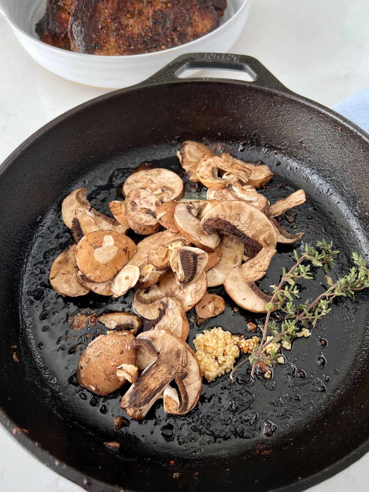 skillet with mushroom and thyme 