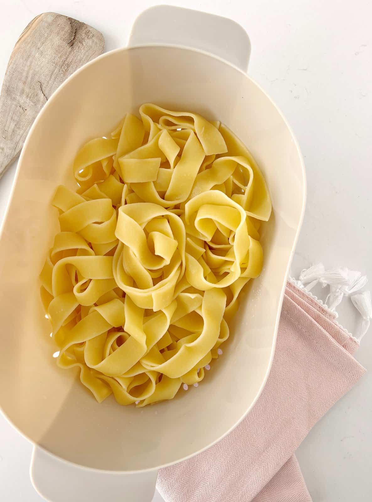 cooked pasta in a bowl 