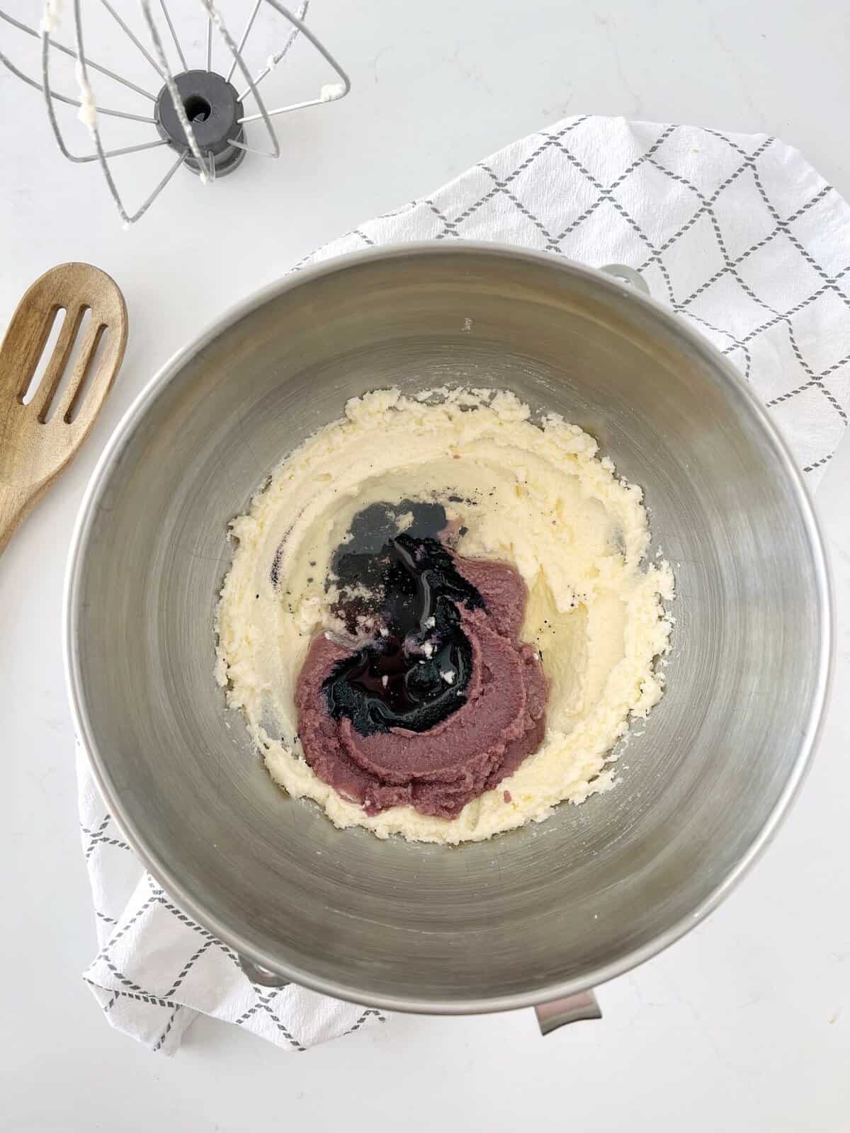 mixing bowl with extract and puree 